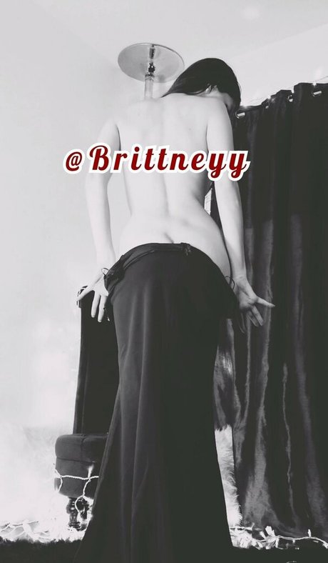 brittneyyfree model pornographic archive