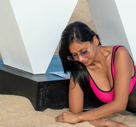 Shivani hd model galleries