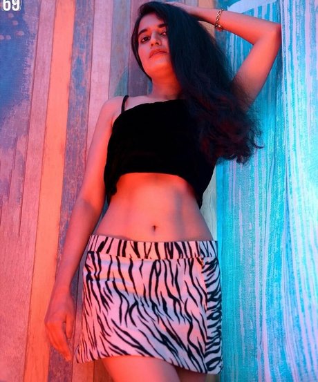 Foxy Queen sexy actress images