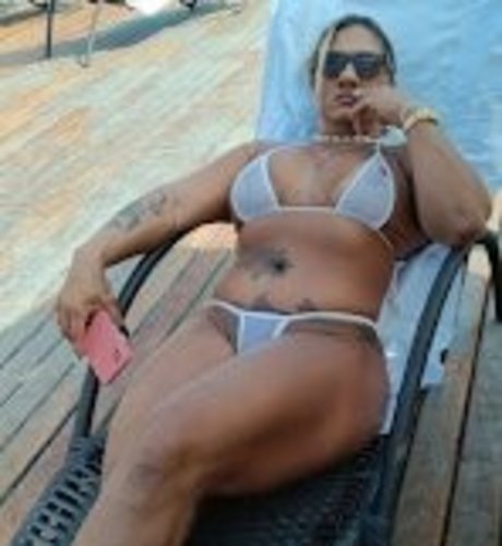 Esther Exhib nude actress image