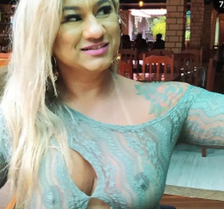 Esther Exhib star nudes img