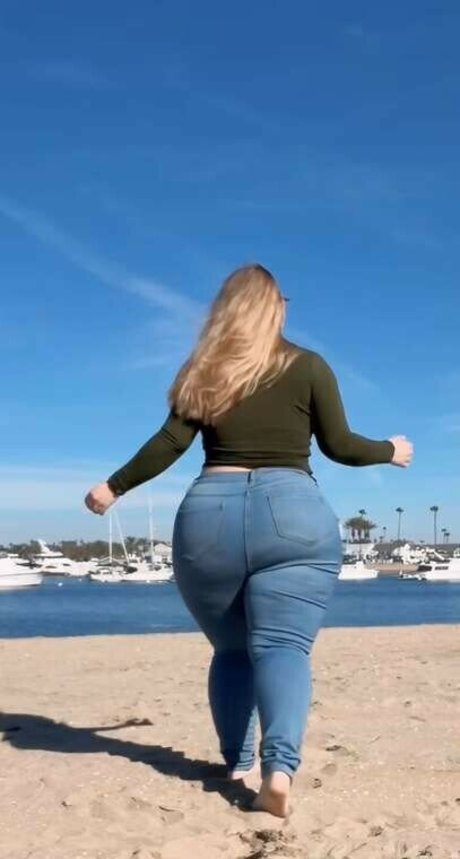 Curvy Krysta best actress img
