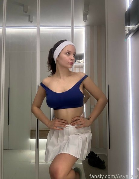 Asya aw model nude picture