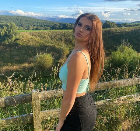 Isabella Evans sexy model pics
