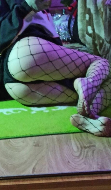 tonechkaa hot model image
