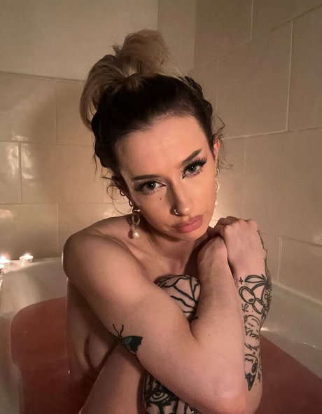 MistressLilyMay nude star img