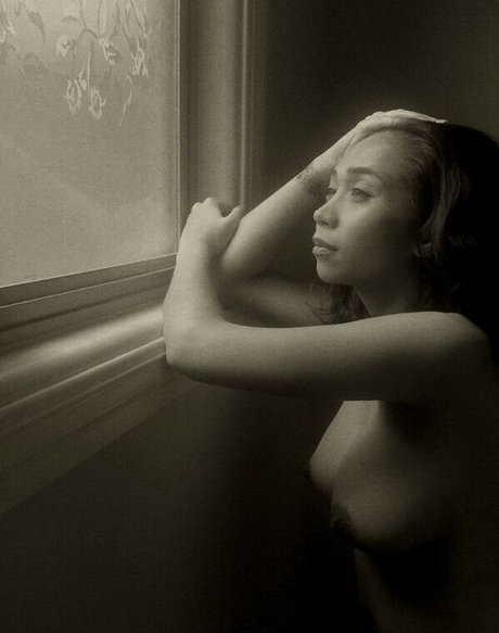Kat TaylorSaydie erotic model picture