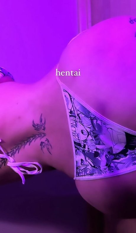 Yeahm8r Yamur Temiz naked model photos