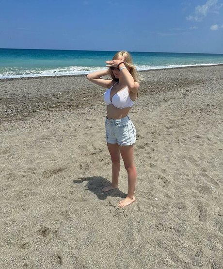 blonde vivi xxx actress img