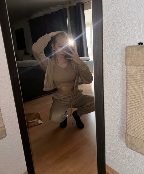 blonde vivi star archive