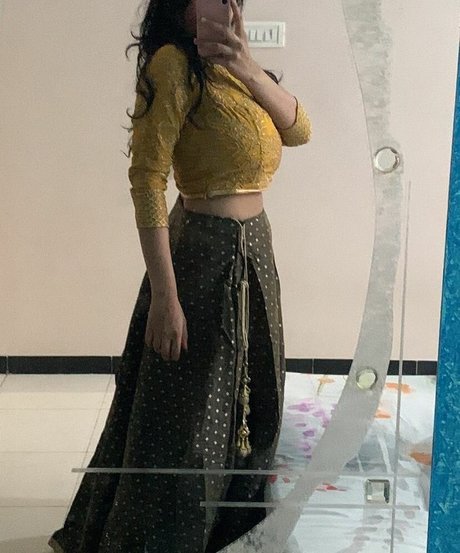Desi Aurora model art photo