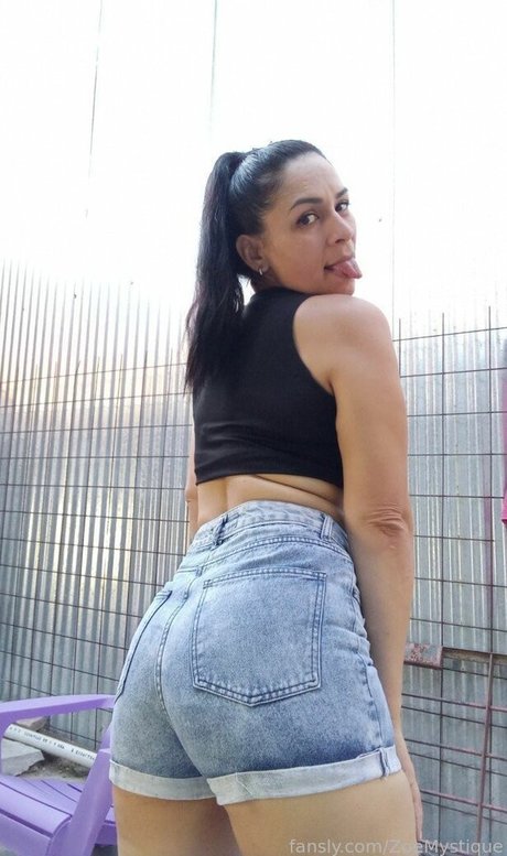 ZoeMystique sex model pictures