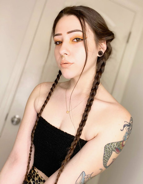 poppunkinn model perfect galleries