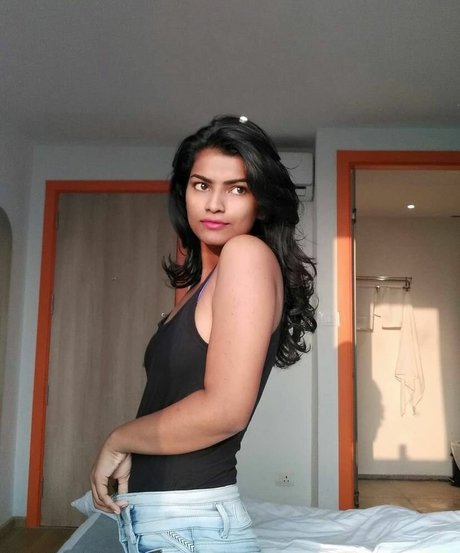 Nidhi Goel art model img