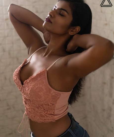 Nidhi Goel erotic star pic