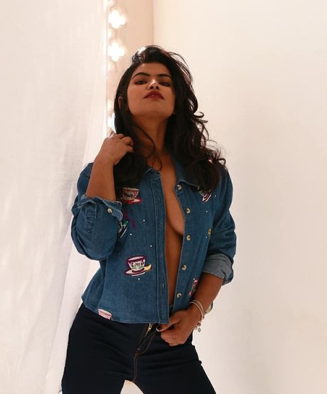 Nidhi Goel adult star images