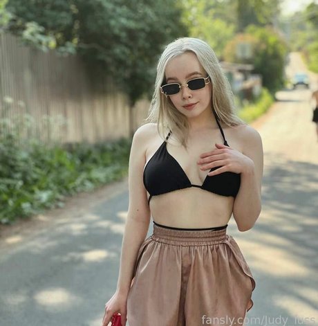 deni  dragons pornographic model pics