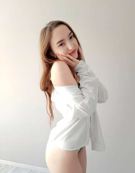 Ember Hall erotic model image