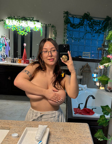 bigtittygothegg nudes star galleries