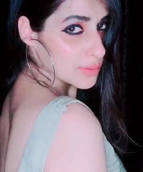 Vansheen Verma Sumbriya nice actress galleries