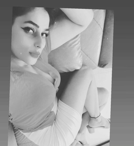 Vansheen Verma Sumbriya model erotic pic