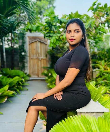 Elakkiya Rajendran pretty pornstar pics