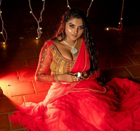 Elakkiya Rajendran star free archive