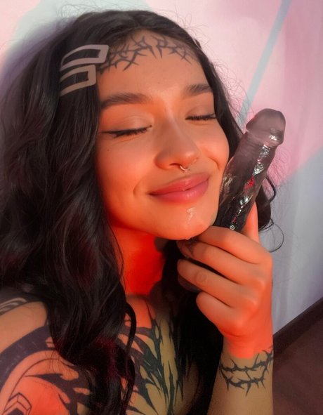 Milaxfairyy model porn pictures