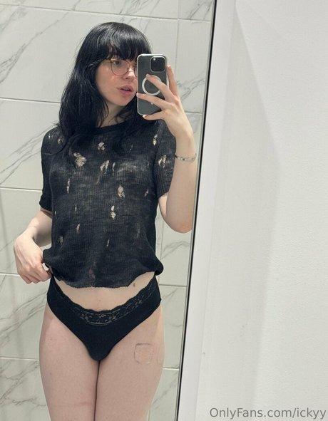ickypeach exclusive model picture