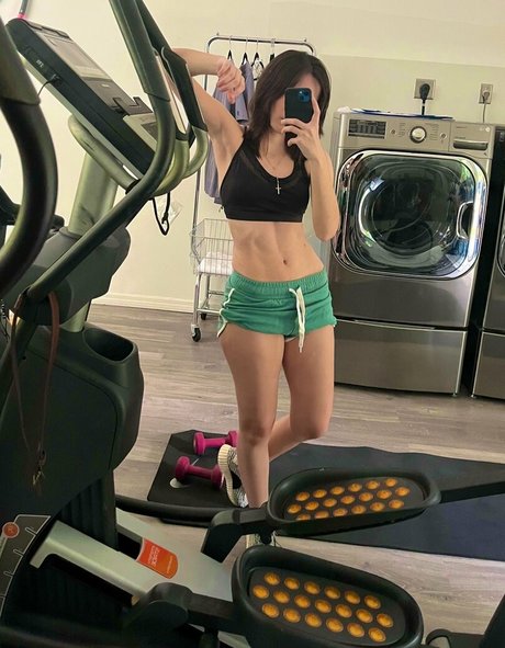 DpsDeku model nude galleries