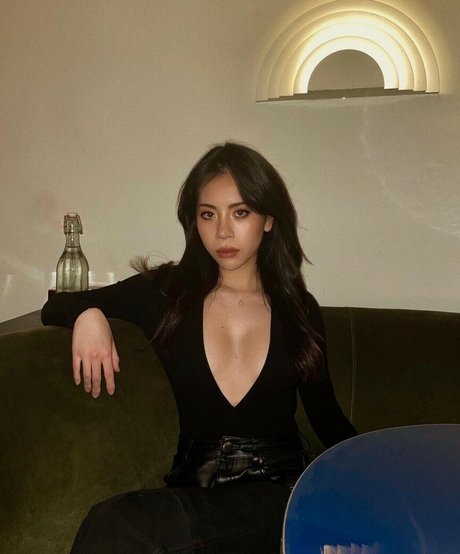 Jetsetchlo high quality model pic