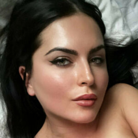 msertina model exclusive image