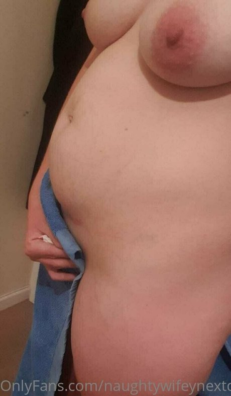 naughtywifeynextdoor sex star image