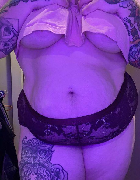 thicc n spooky model beautiful pics