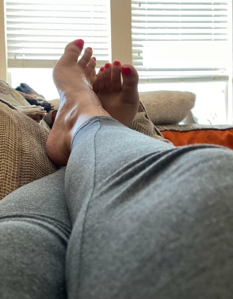 etherealdemie feet star picture