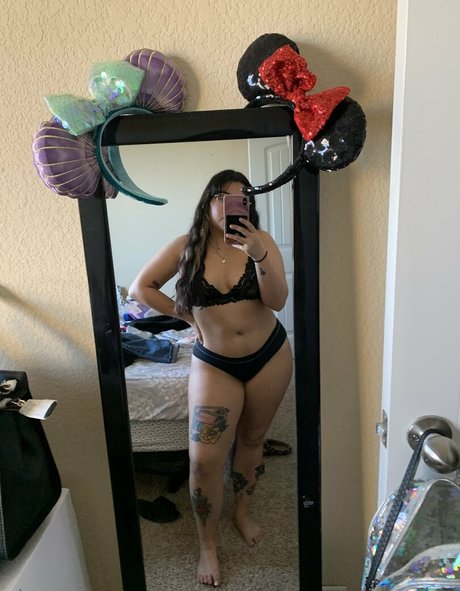 scawee spice model naked picture