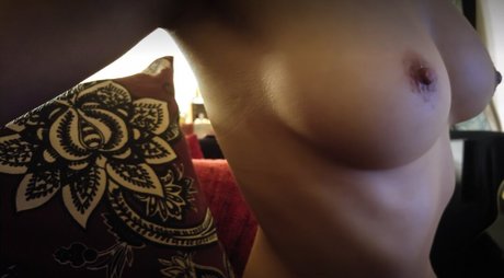 RetroGamingGirl nude model pic