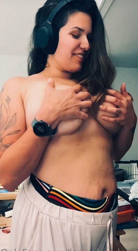ladywheadphones pornstar naked picture