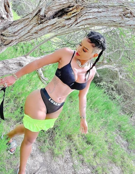 yeraldincom1oficial naked model img