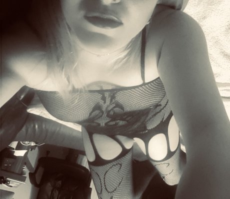 JennyHotWife model nudes pics