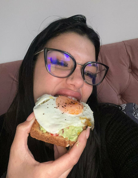 hinnatadelucca pretty pornstar picture