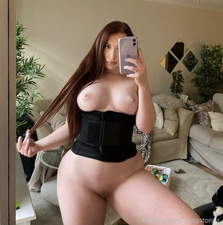 porcelainpeachx star porn pics