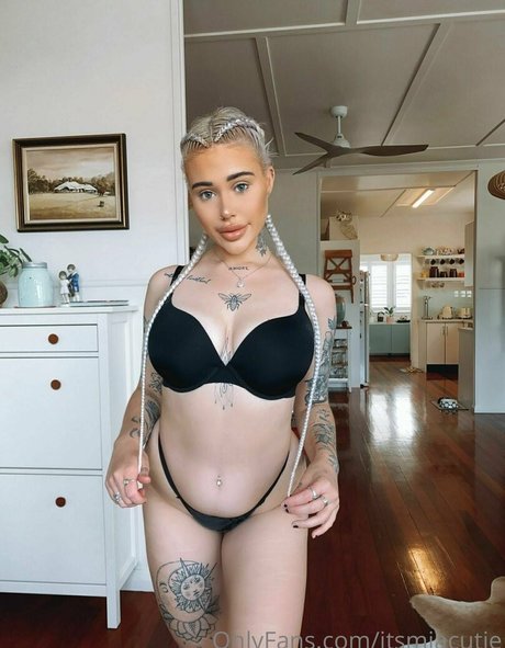 itsmiacutie model naked galleries