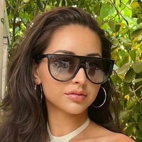 Serena Milan pretty actress photos