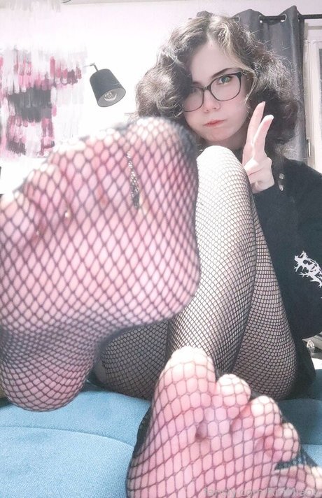 RiriMiaou nude model galleries