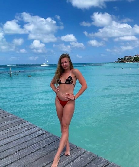 Emilia McCarthy pretty model pics