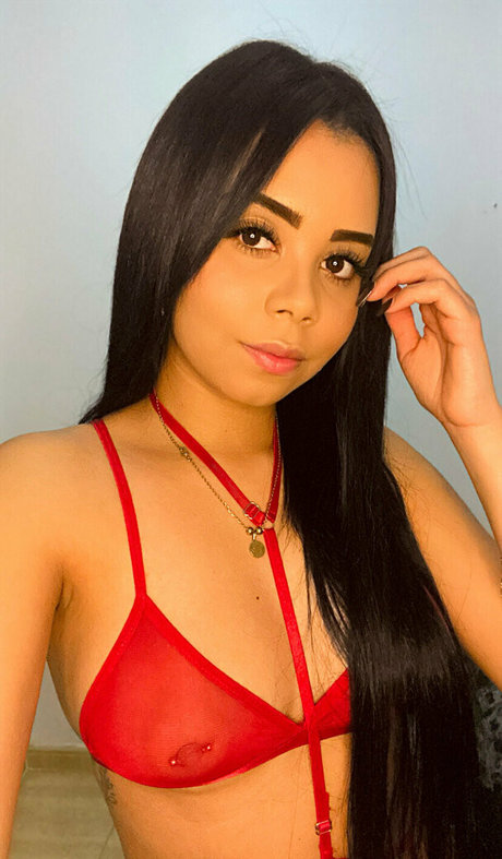stefaniaqos sex model image