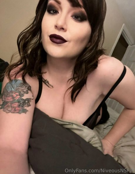 niveousnsfw star nudes picture