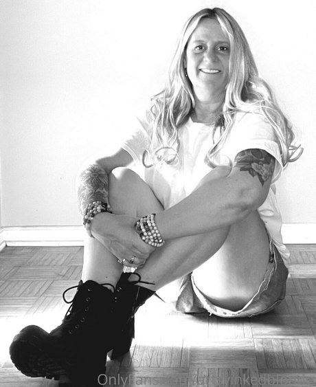 artsyinkedblonde high quality pornstar img