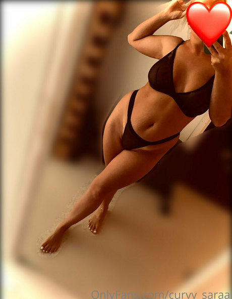 curvy saraa top profile image